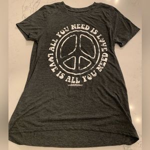 All you need is love graphic tee - size M